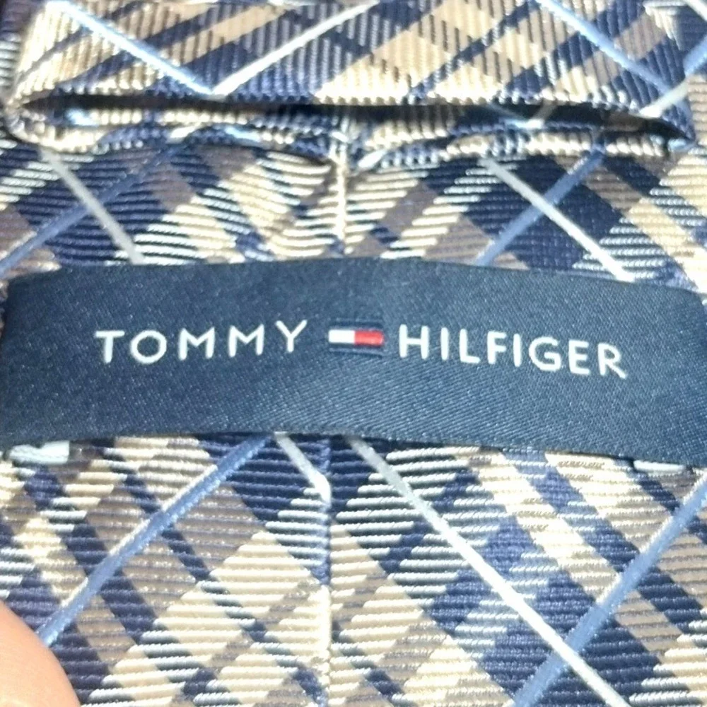 Tommy Hilfiger Mens Silk Necktie Tan Blue White Plaid Tartan Classic 3.25 Inch